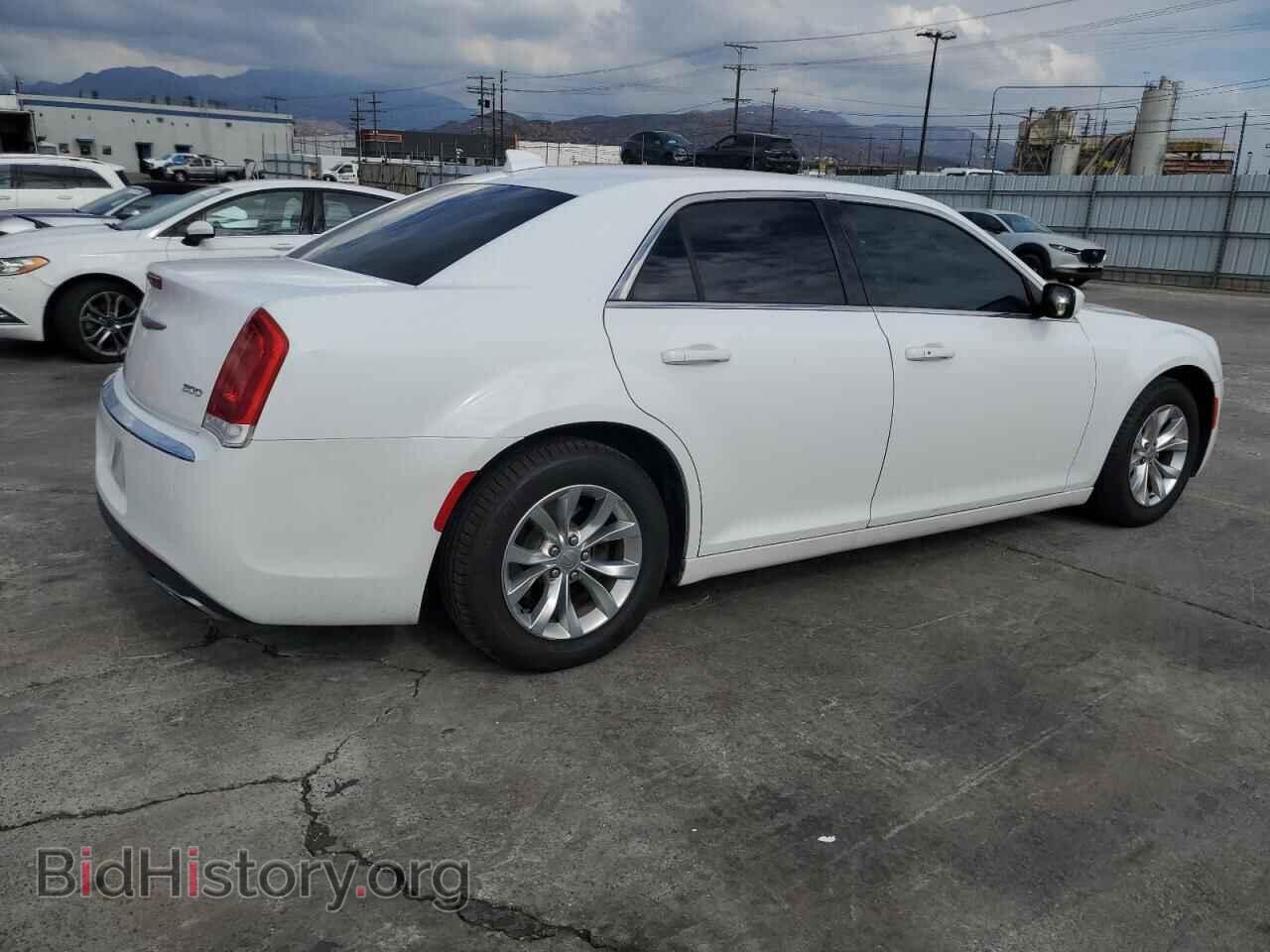 2016 CHRYSLER 300 - VIN: 2C3CCAAG0GH135379 - Фото 3