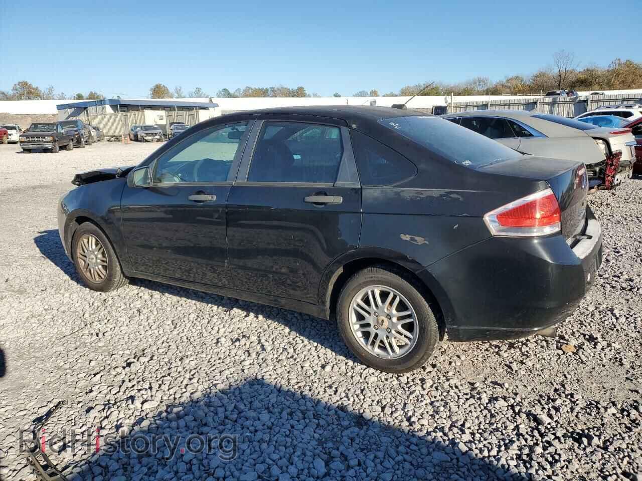 2009 FORD FOCUS - VIN: 1FAHP35N89W215629 - Фото 2