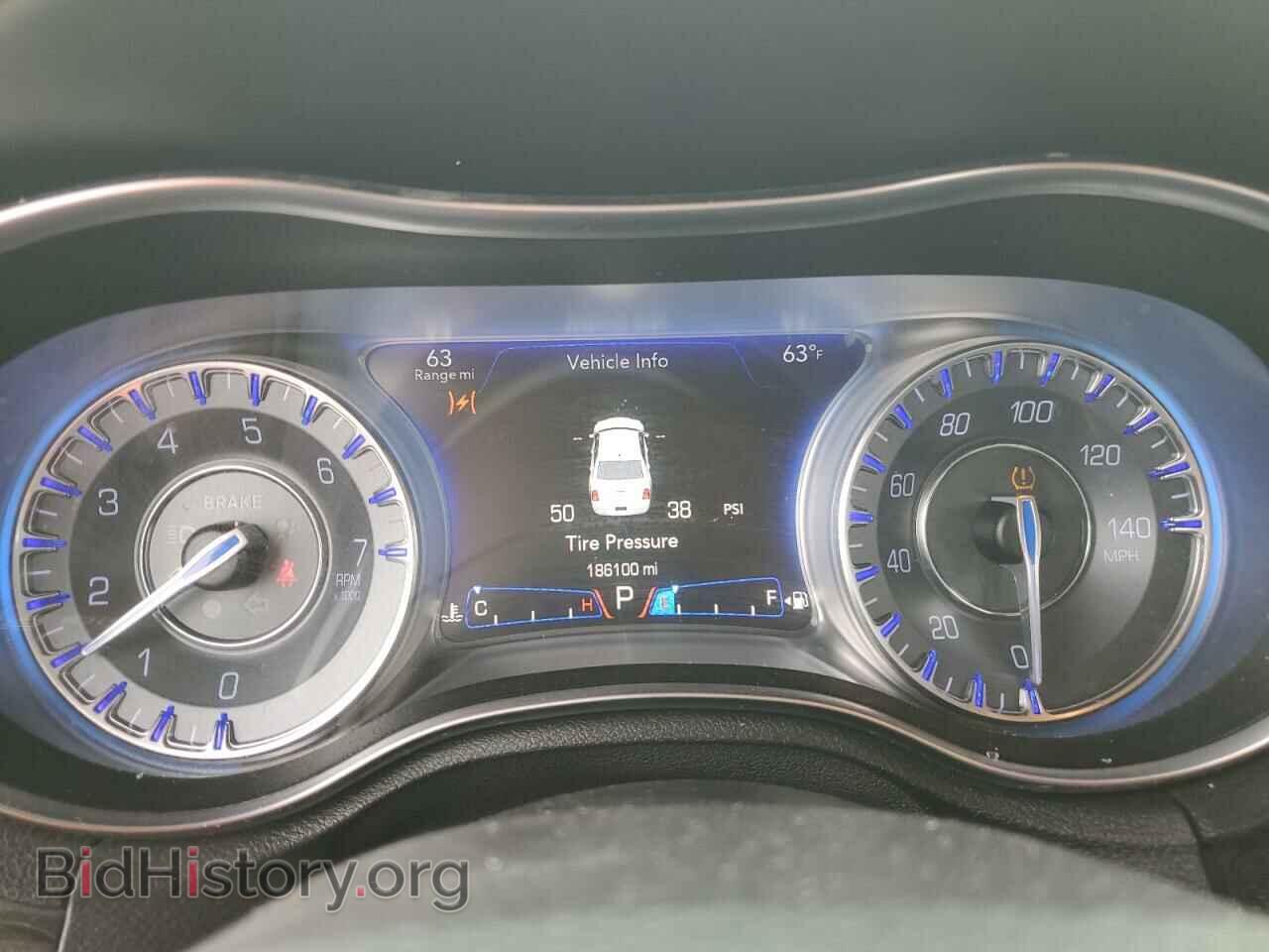 2015 CHRYSLER 300 - VIN: 2C3CCAAG4FH930742 - Фото 9