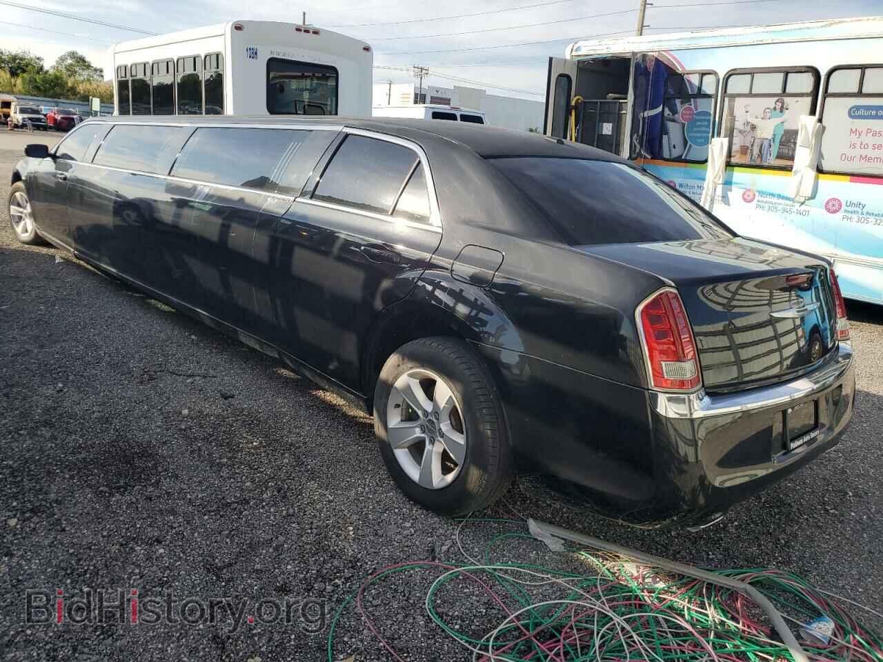 2011 CHRYSLER 300 - VIN: 2C3CA4CGXBH568933 - Фото 2