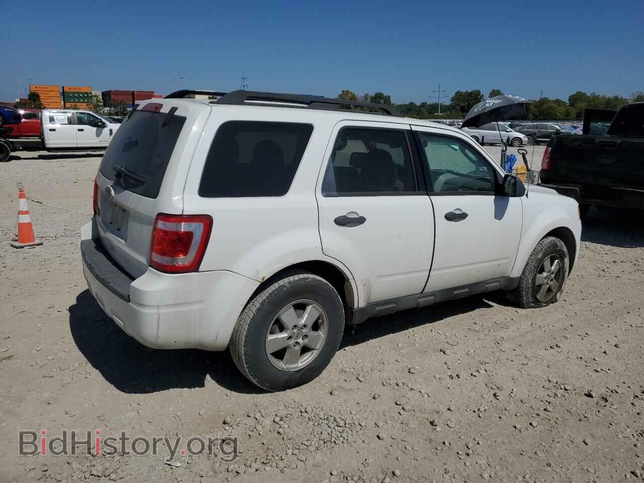 2010 FORD ESCAPE - VIN: 1FMCU0D7XAKC18215 - Фото 3