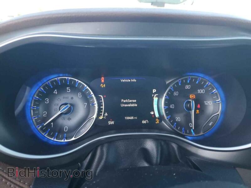 2017 Chrysler PACIFICA (VIN 2C4RC1GG4HR504088) — photo 9 of 13