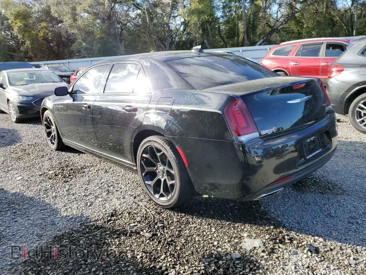 2019 CHRYSLER 300 - VIN: 2C3CCABG3KH570310 - Фото 2