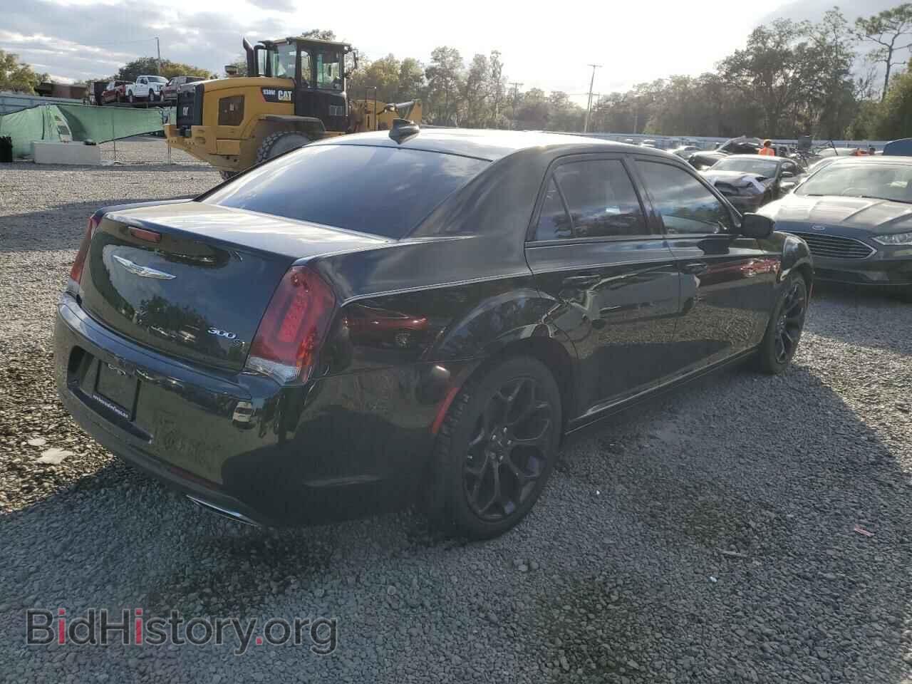 2019 CHRYSLER 300 - VIN: 2C3CCABG3KH570310 - Фото 3