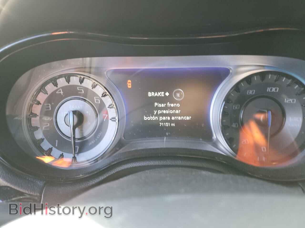 2019 CHRYSLER 300 - VIN: 2C3CCABG3KH570310 - Фото 9