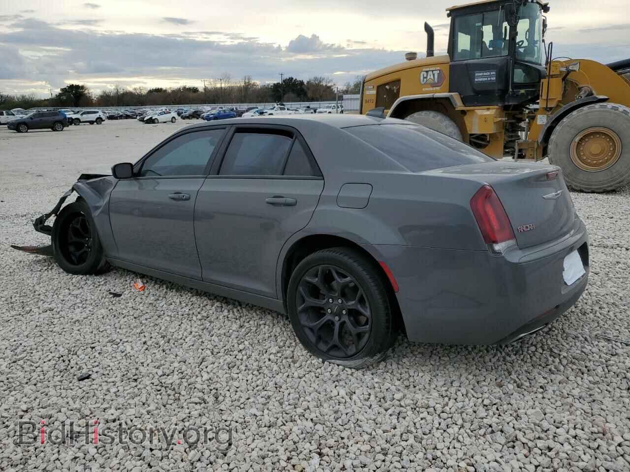 2019 CHRYSLER 300 - VIN: 2C3CCAAG6KH663887 - Фото 2