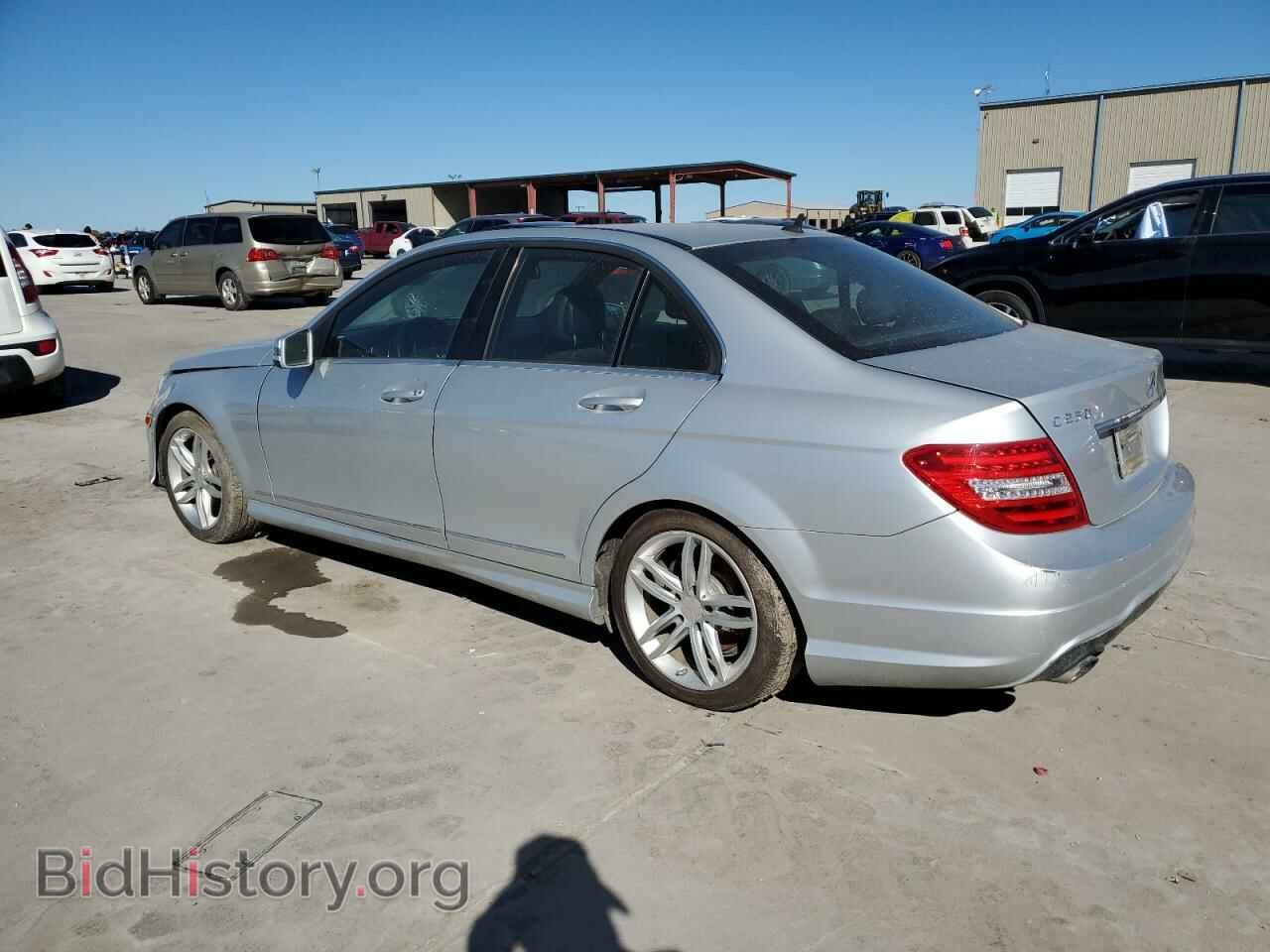 2013 MERCEDES-BENZ C-CLASS - VIN: WDDGF4HB8DA823629 - Фото 2