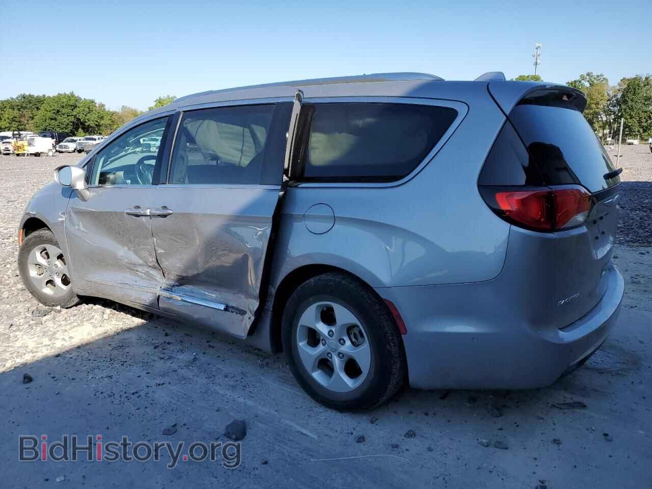 2017 CHRYSLER PACIFICA - VIN: 2C4RC1EGXHR570230 - Photo 2