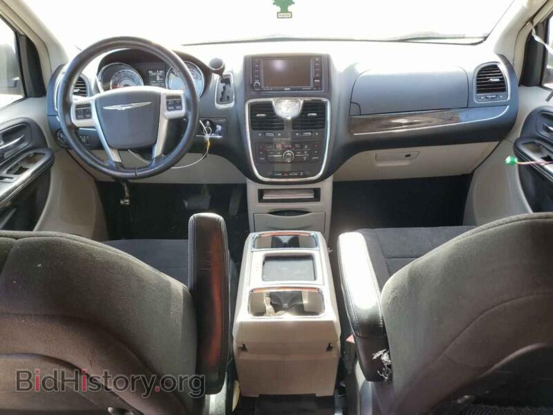 2011 Chrysler MINIVAN (VIN 2A4RR5DG5BR683639) — photo 8 of 13