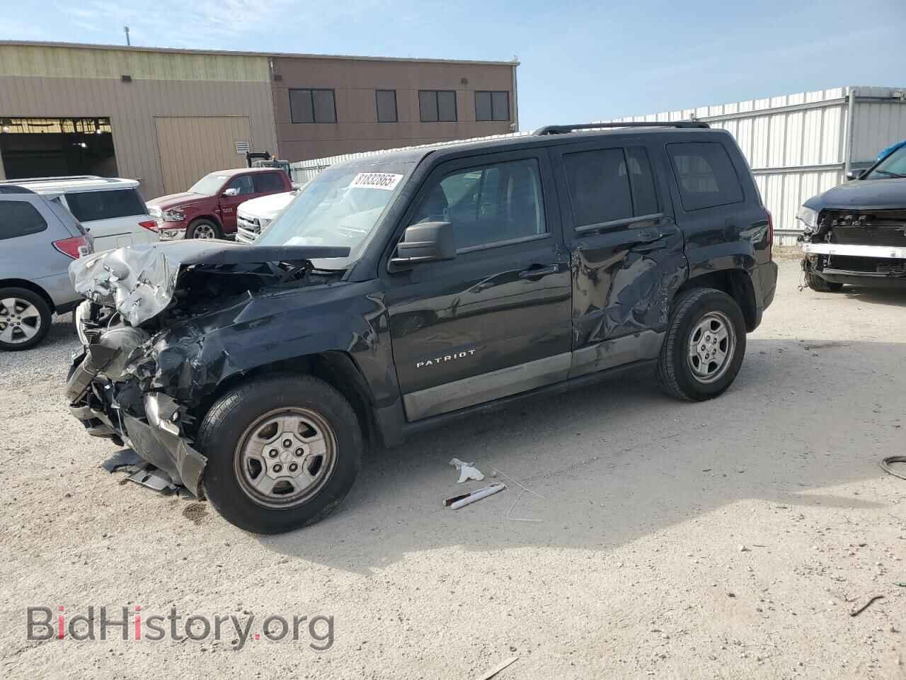 Photo 1J4NT1GA3BD109933 - JEEP PATRIOT 2011