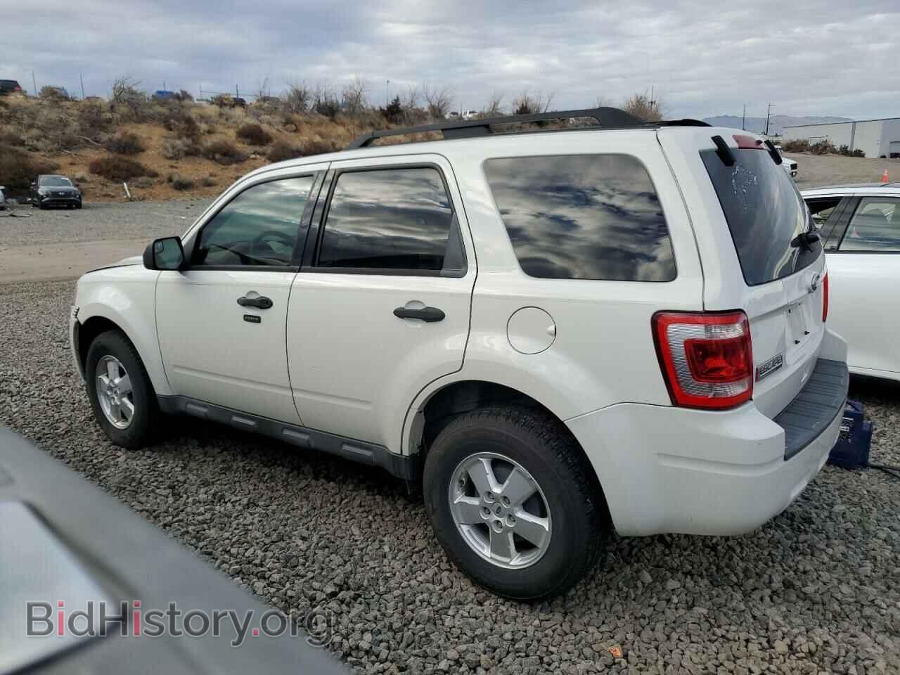 2011 FORD ESCAPE - VIN: 1FMCU0D77BKA60675 - Фото 2