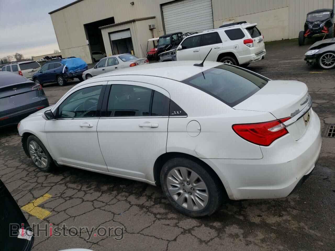 2013 CHRYSLER 200 - VIN: 1C3CCBAG8DN736628 - Фото 2