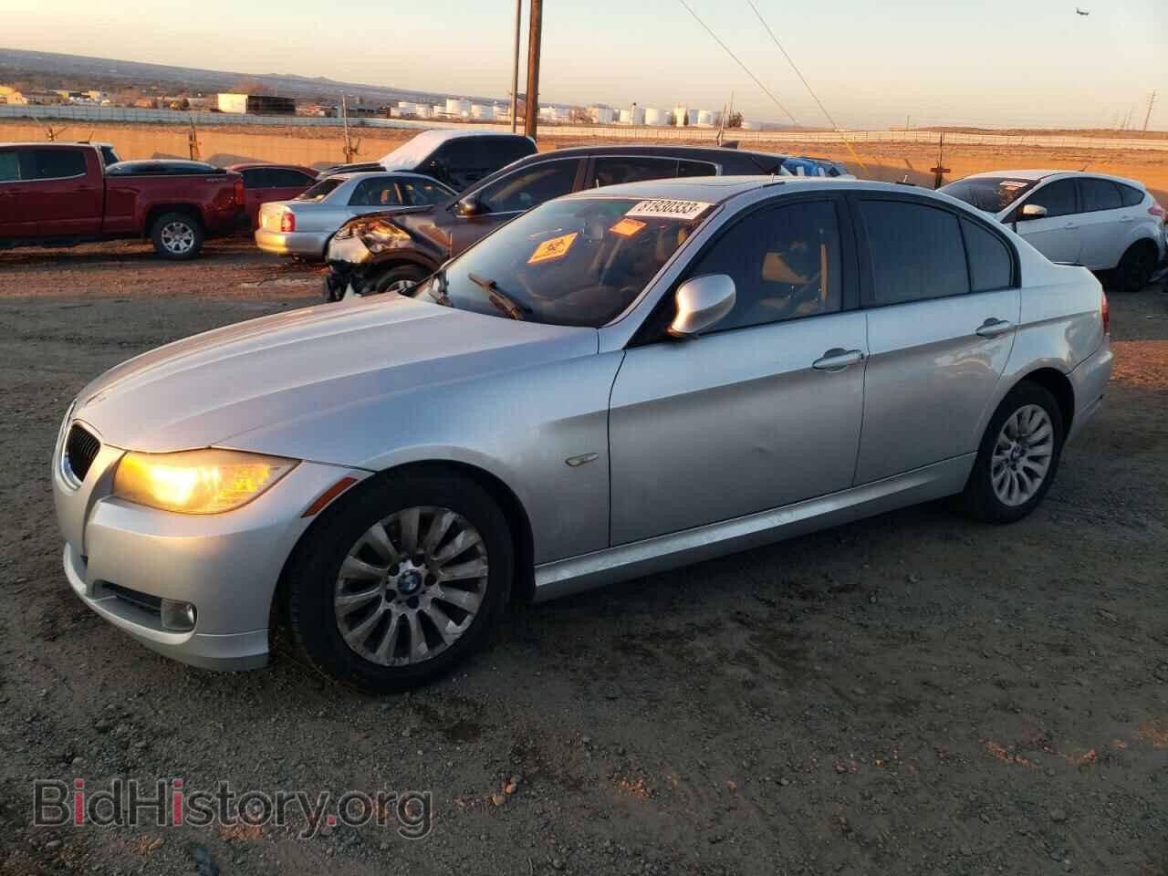 Фотография WBAPH77509NL84330 - BMW 3 SERIES 2009