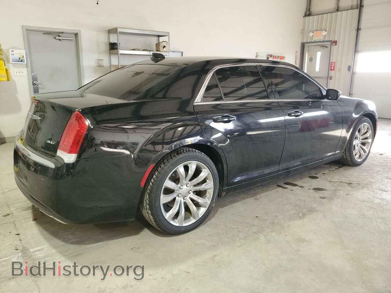 2019 CHRYSLER 300 - VIN: 2C3CCAAG3KH648103 - Фото 3