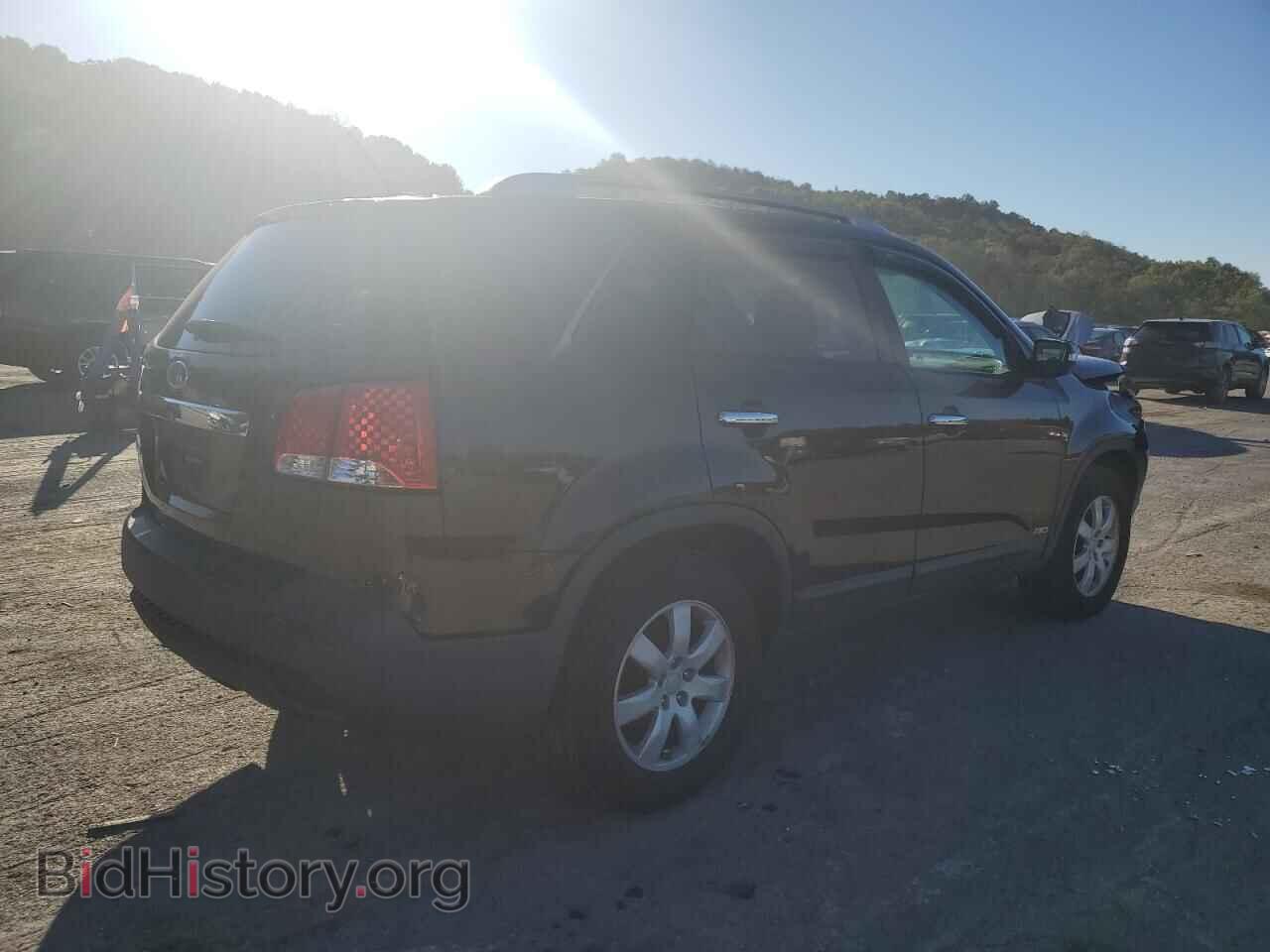 2011 KIA SORENTO - VIN: 5XYKTCA19BG028241 - Фото 3