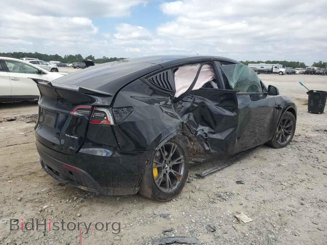 2024 TESLA MODEL Y - VIN: 7SAYGDEE7RA323373 - Фото 3
