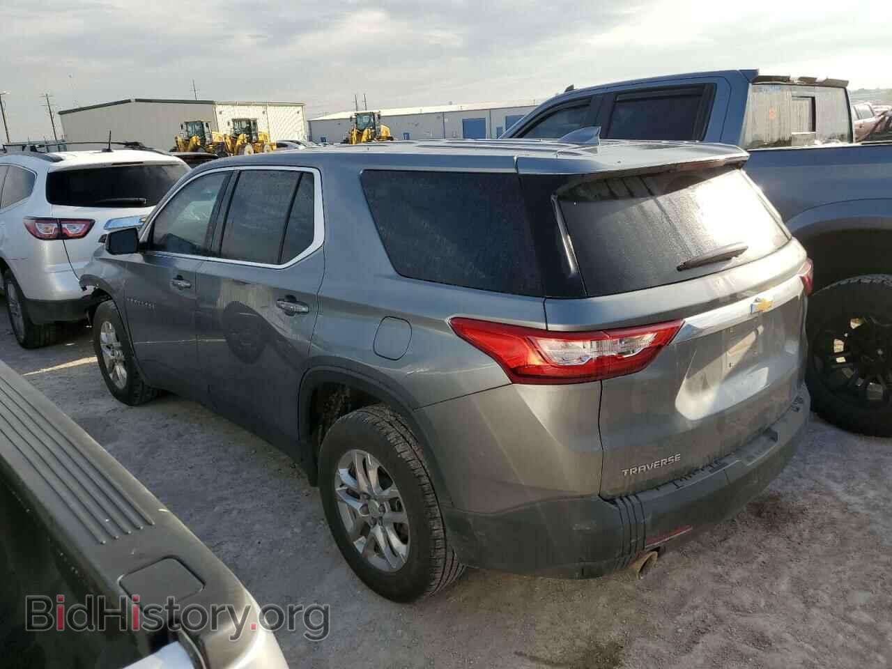 2018 CHEVROLET TRAVERSE - VIN: 1GNERFKW2JJ199183 - Фото 2