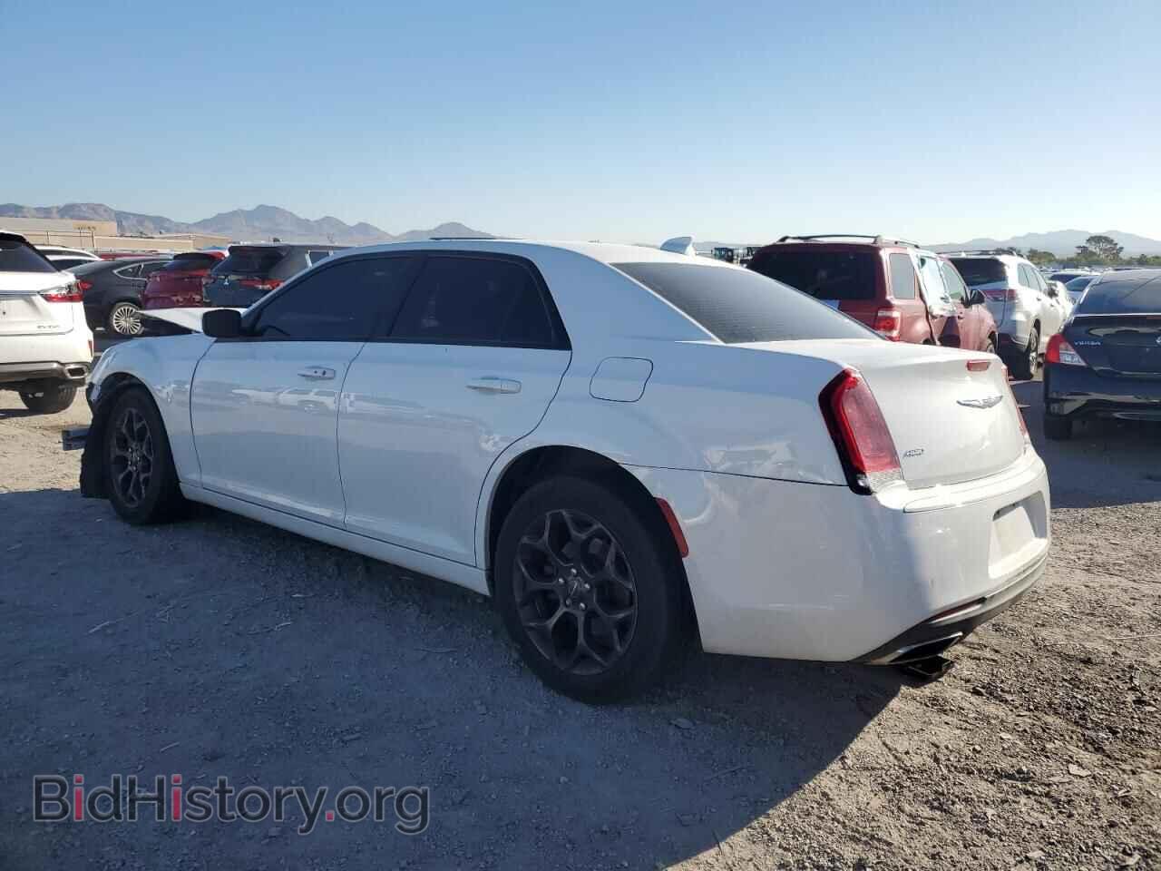 2019 CHRYSLER 300 - VIN: 2C3CCAGG7KH542812 - Фото 2
