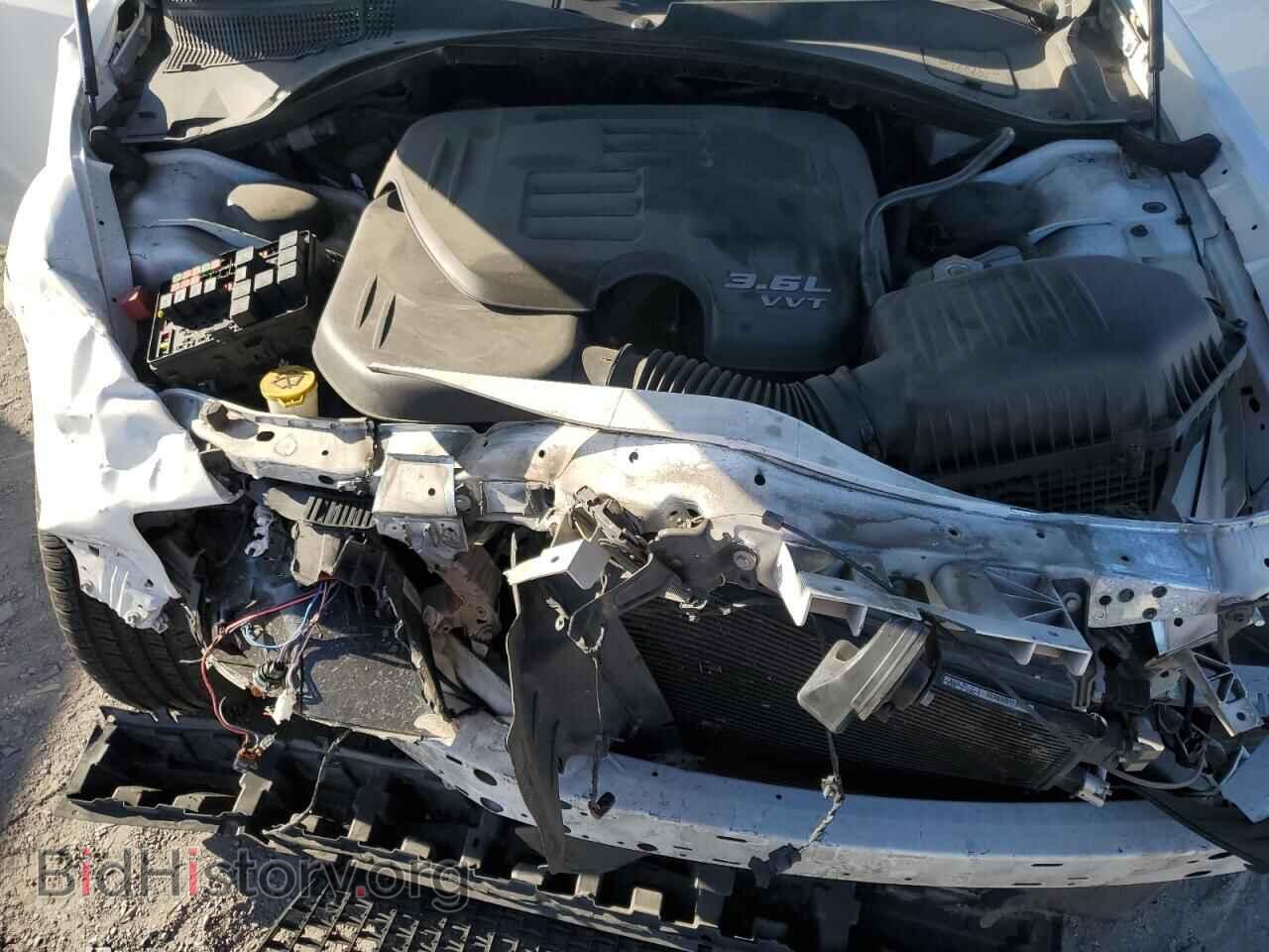 2019 CHRYSLER 300 - VIN: 2C3CCAGG7KH542812 - Фото 11