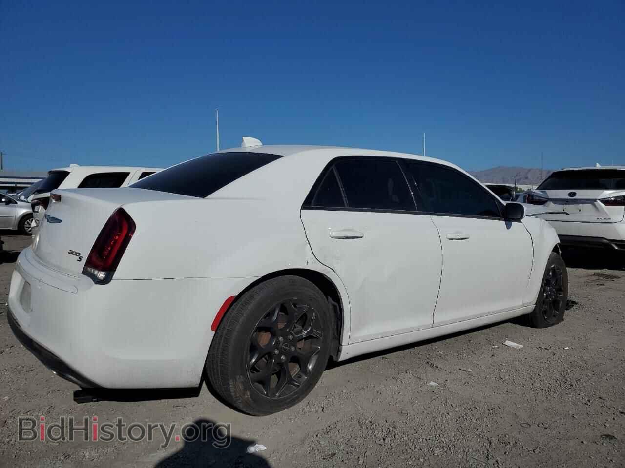 2019 CHRYSLER 300 - VIN: 2C3CCAGG7KH542812 - Фото 3