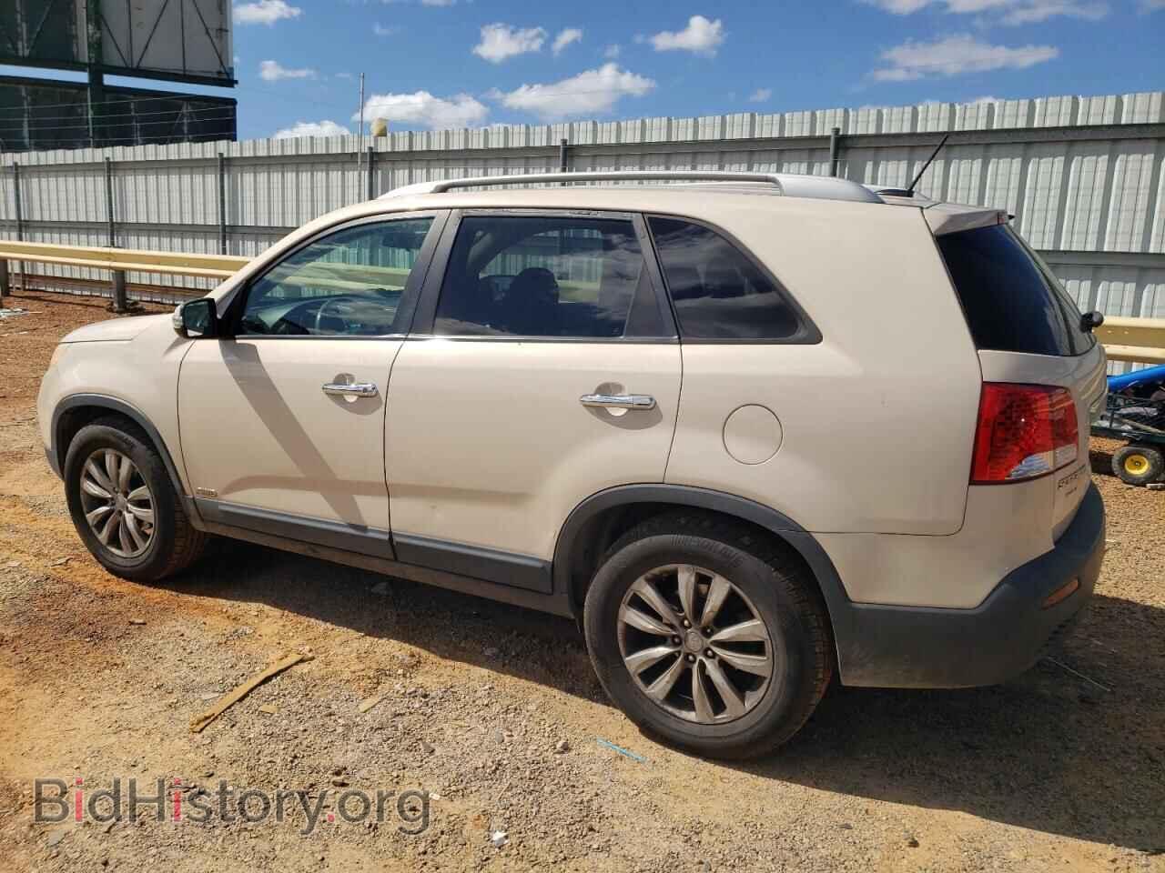 2011 KIA SORENTO - VIN: 5XYKTDA23BG060827 - Фото 2