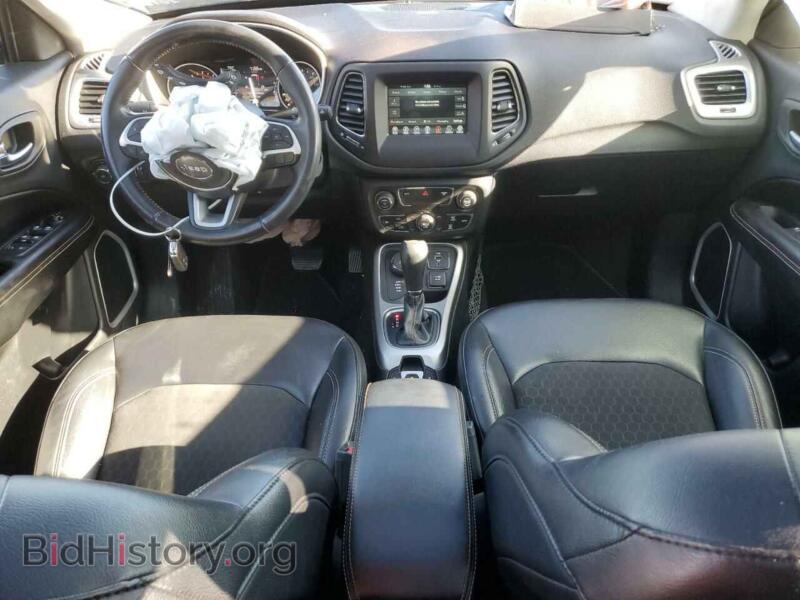 2017 Jeep COMPASS (VIN 3C4NJDBB8HT627553) — photo 8 of 13