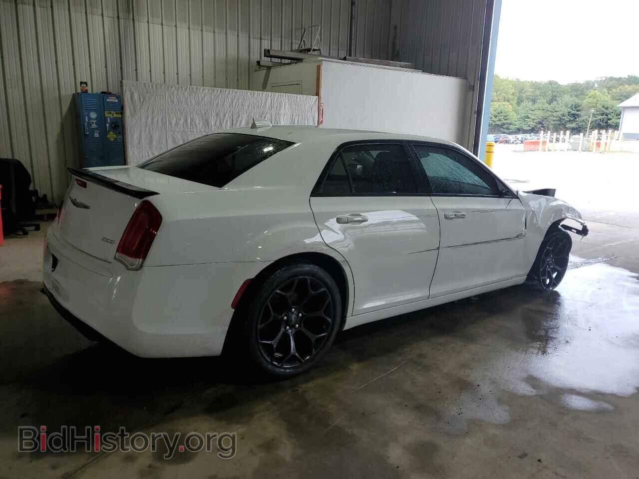 2019 CHRYSLER 300 - VIN: 2C3CCAAG8KH570370 - Фото 3