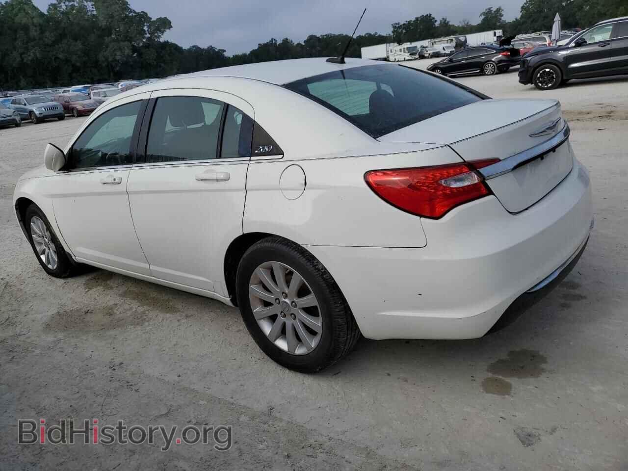 2011 CHRYSLER 200 - VIN: 1C3BC1FB7BN511181 - Фото 2