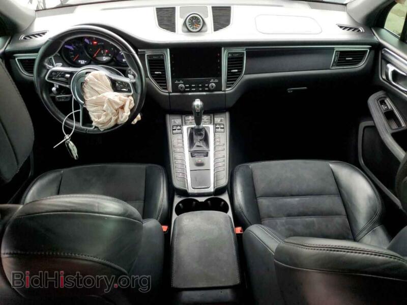 2017 Porsche MACAN (VIN WP1AG2A52HLB53266) — photo 8 of 12