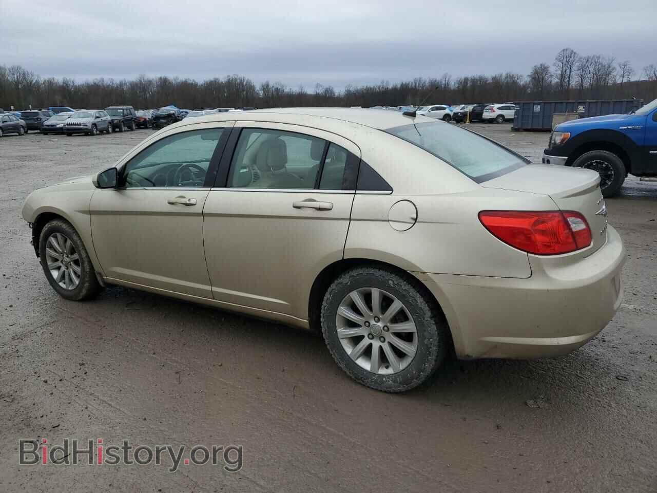 2010 CHRYSLER SEBRING - VIN: 1C3CC5FB2AN109630 - Фото 2