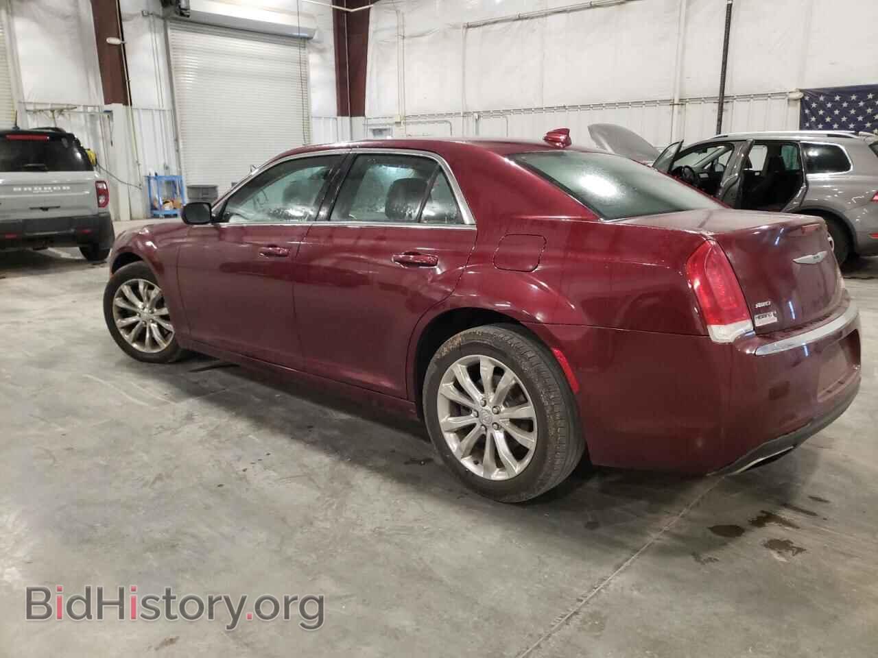2017 CHRYSLER 300 - VIN: 2C3CCARG9HH522003 - Фото 2