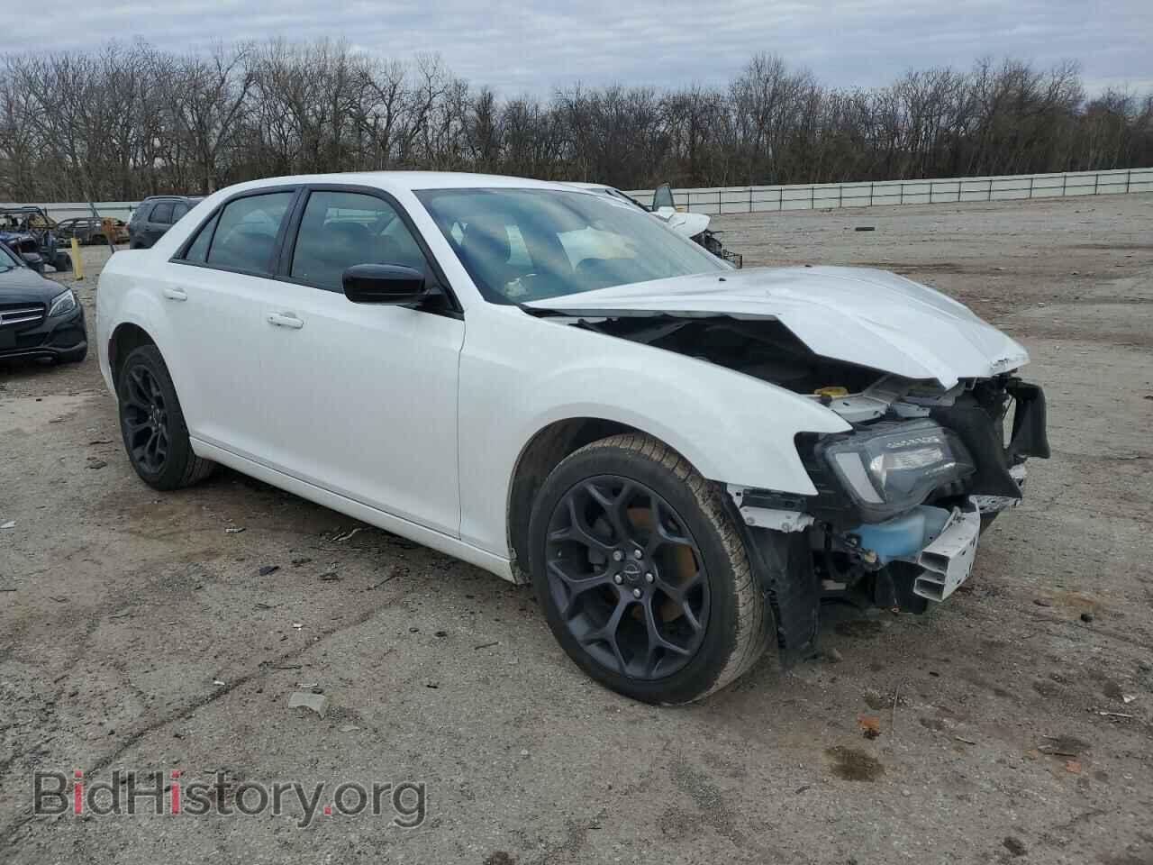 2019 CHRYSLER 300 - VIN: 2C3CCAAG7KH610244 - Фото 4