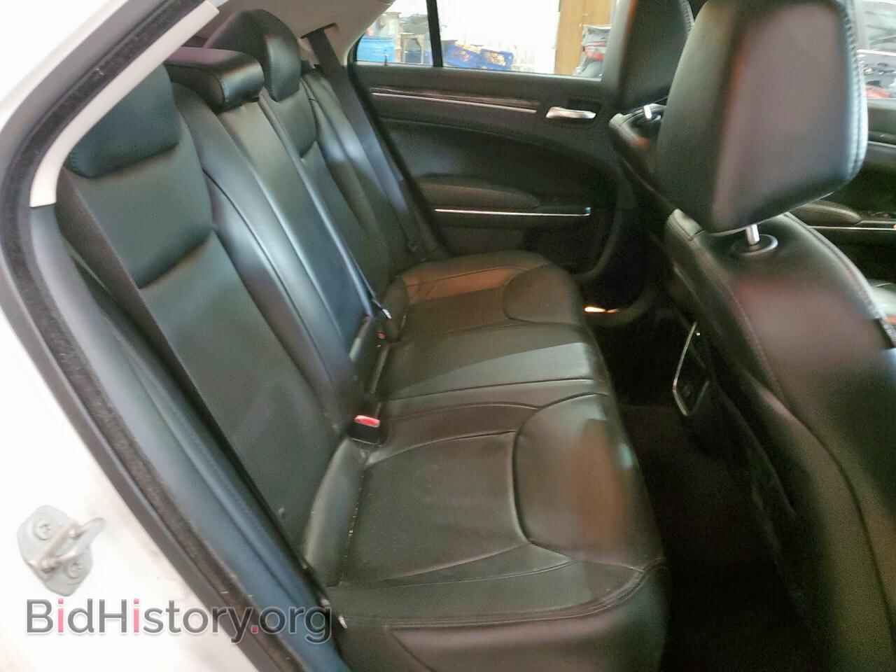 2016 CHRYSLER 300 - VIN: 2C3CCAAG1GH252940 - Фото 10