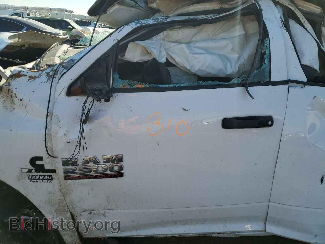 2018 RAM All Models - VIN: 3C6UR5CLXJG418595 - Photo 7