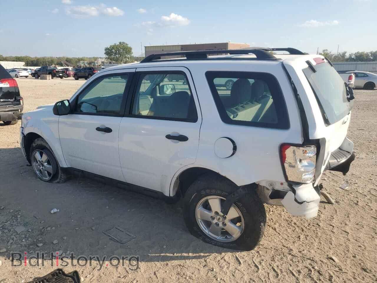 2011 FORD ESCAPE - VIN: 1FMCU9C79BKC64237 - Фото 2