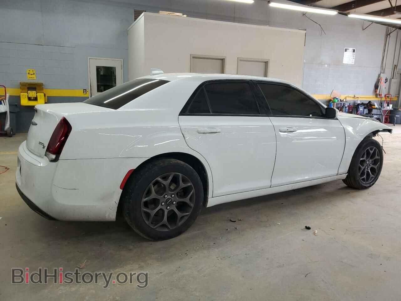 2017 CHRYSLER 300 - VIN: 2C3CCAGGXHH647823 - Фото 3