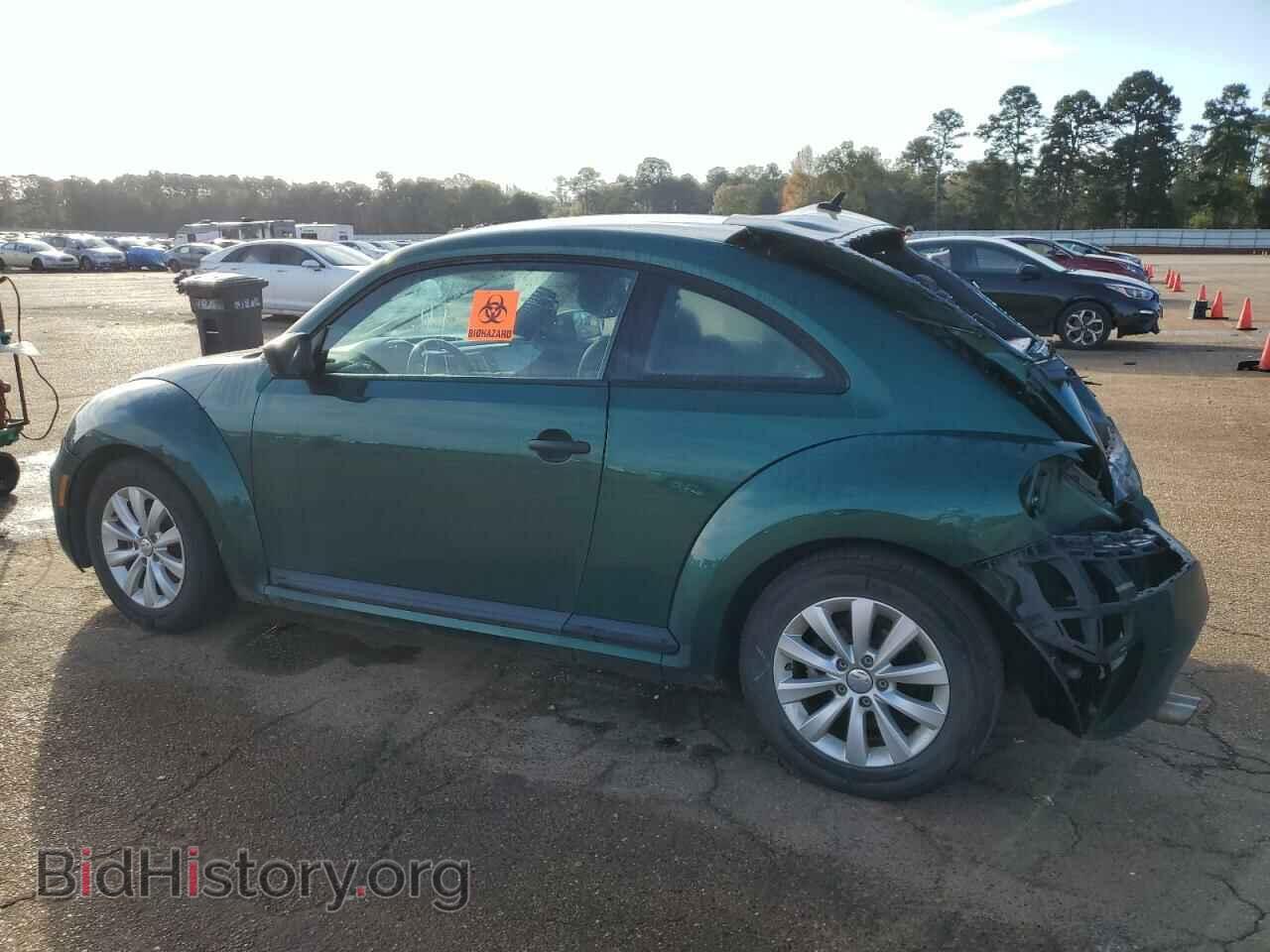 2018 VOLKSWAGEN BEETLE - VIN: 3VWFD7AT4JM702415 - Фото 2