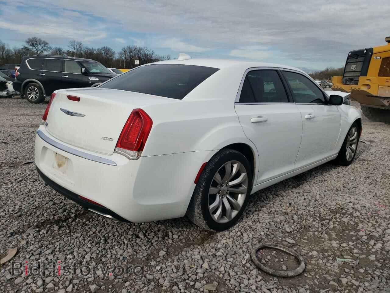2019 CHRYSLER 300 - VIN: 2C3CCAAGXKH693961 - Фото 3
