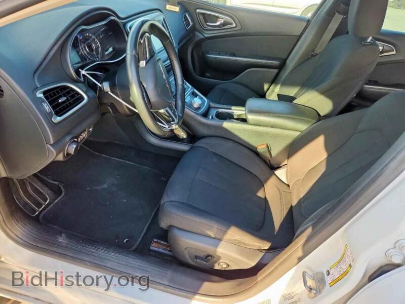 2016 Chrysler 200 (VIN 1C3CCCAB5GN136101) — photo 7 of 12