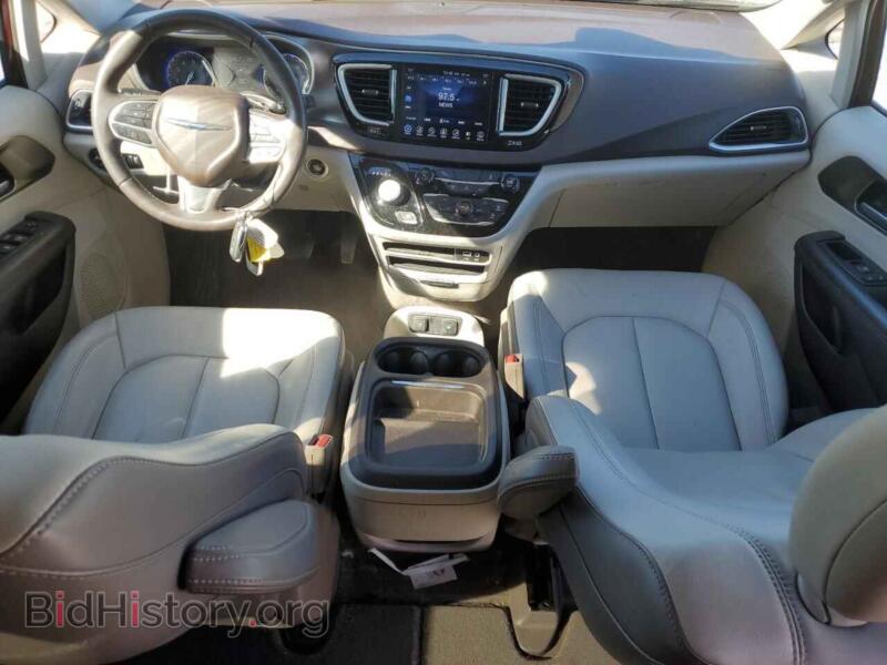 2017 Chrysler PACIFICA (VIN 2C4RC1BG1HR609971) — фото 8 из 13