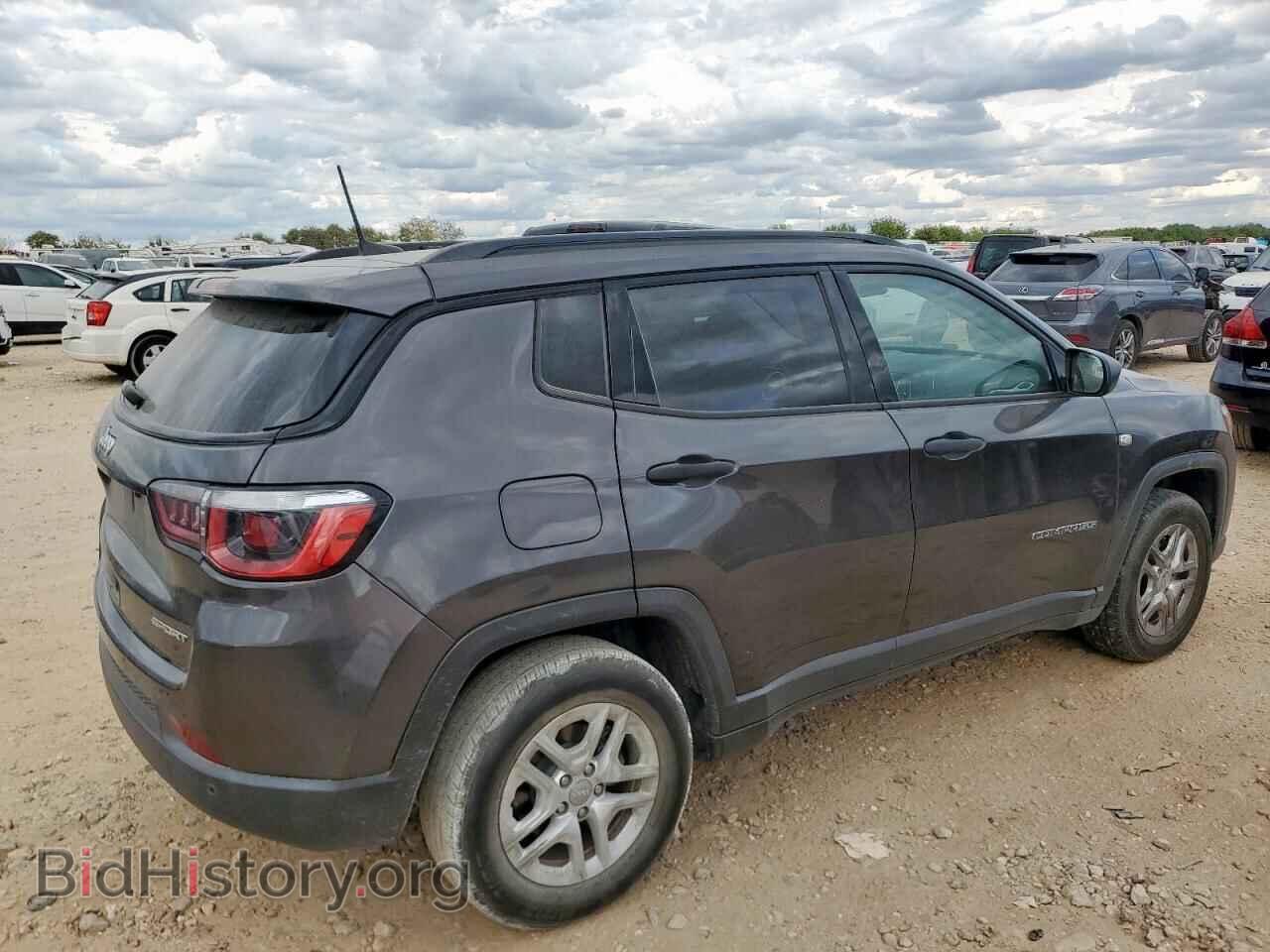 2018 JEEP COMPASS - VIN: 3C4NJCAB5JT223885 - Фото 3
