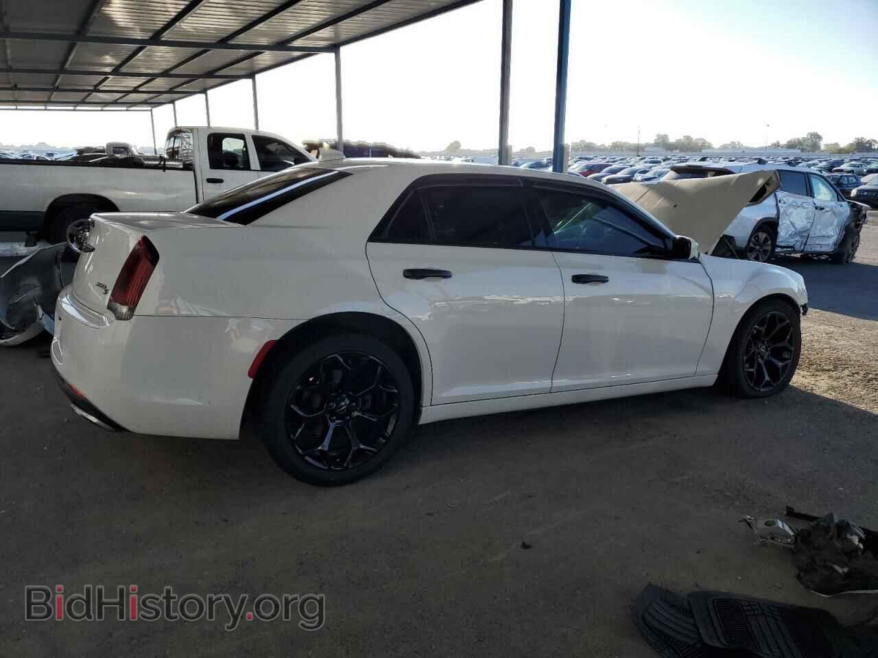 2018 CHRYSLER 300 - VIN: 2C3CCABG1JH214047 - Фото 3