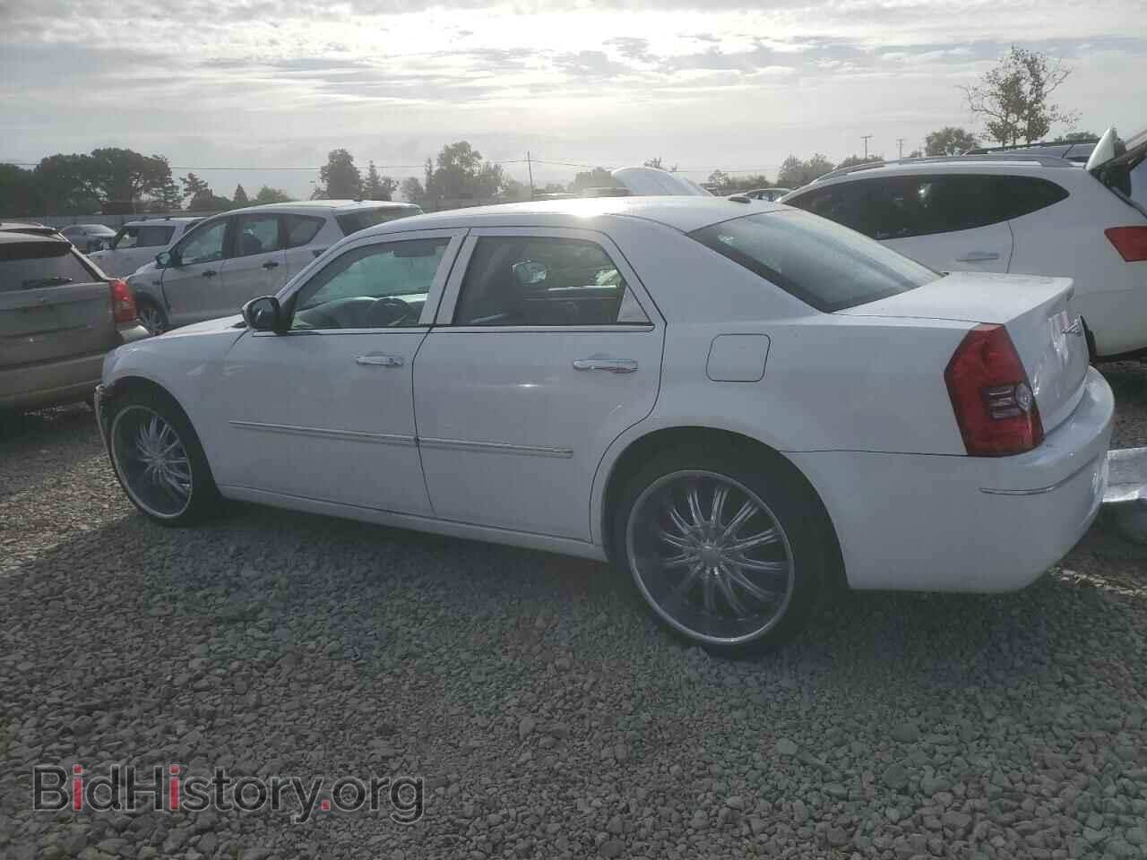 2010 CHRYSLER 300 - VIN: 2C3CA5CV3AH263227 - Фото 2