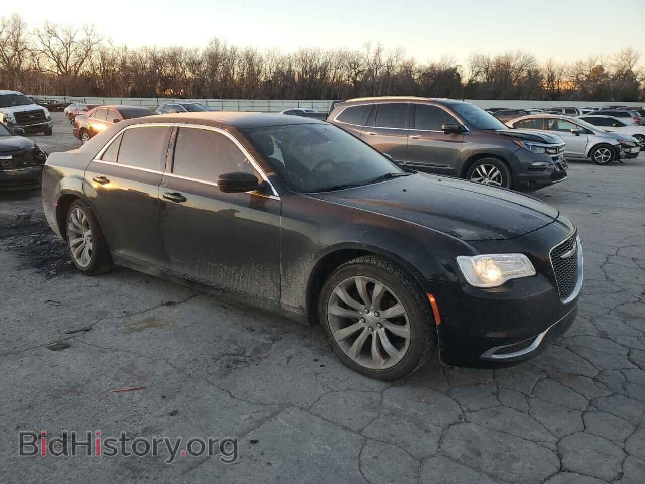 2019 CHRYSLER 300 - VIN: 2C3CCAAG0KH569004 - Фото 4