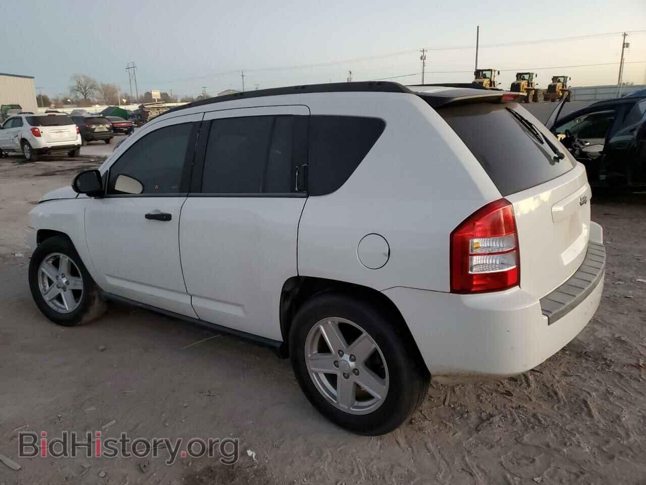 2007 JEEP COMPASS - VIN: 1J8FT47W57D221768 - Фото 2