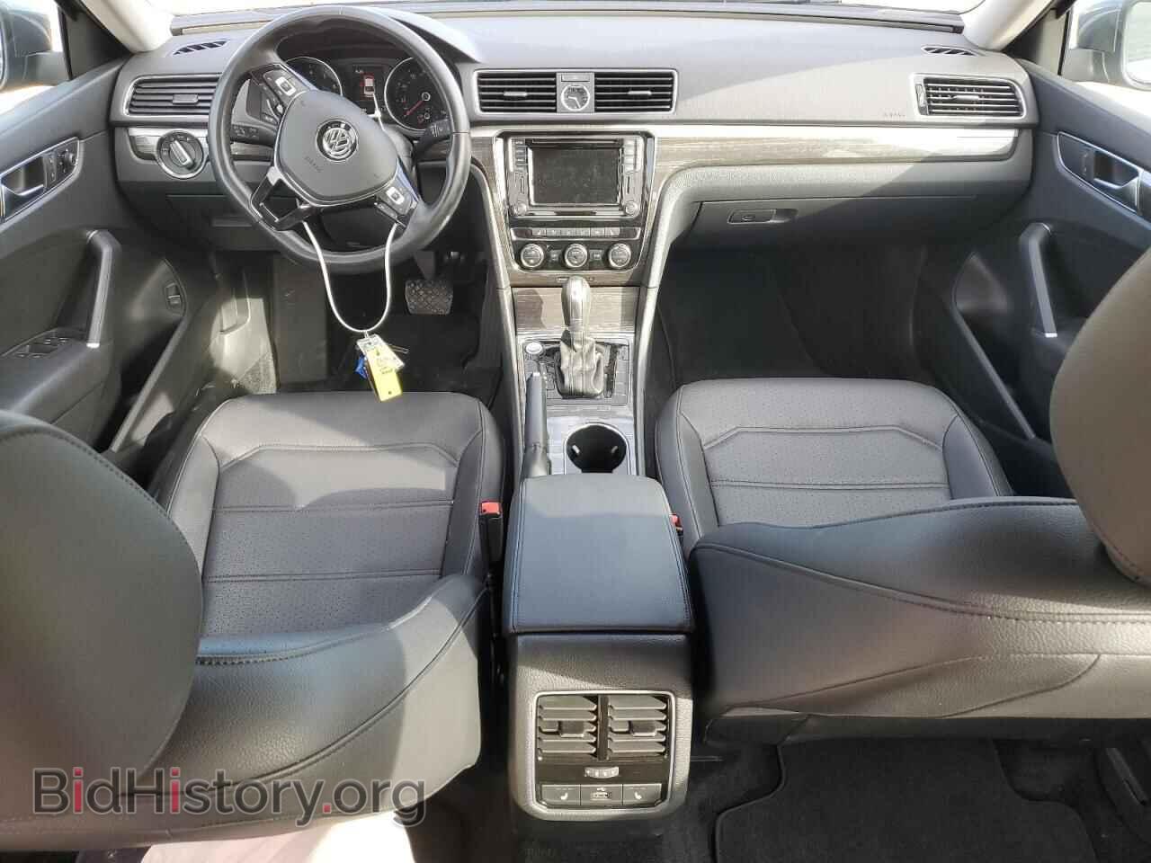 2017 VOLKSWAGEN PASSAT - VIN: 1VWGT7A34HC025742 - Фото 8