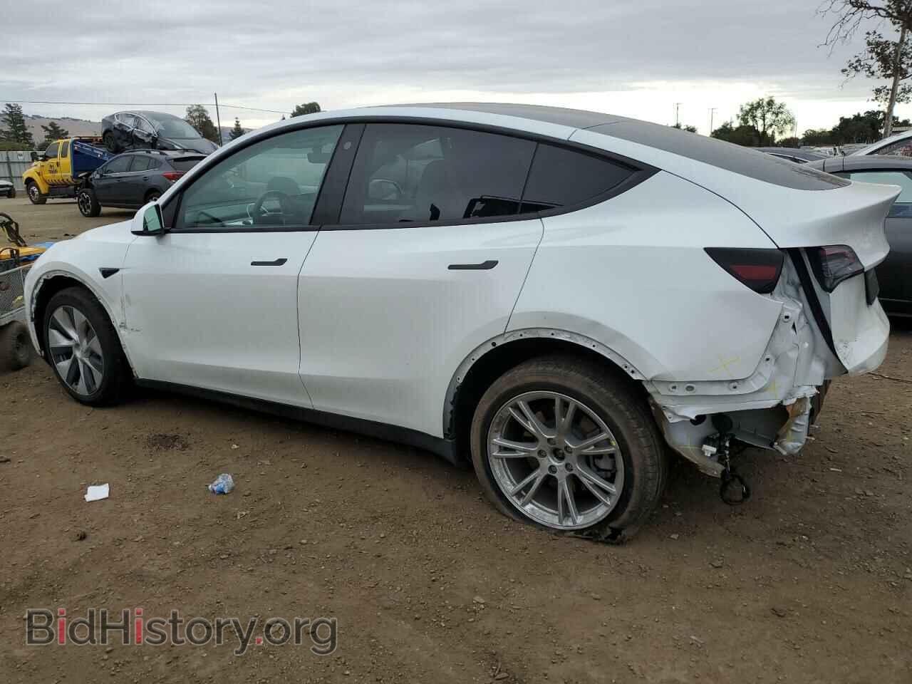 2022 TESLA MODEL Y - VIN: 7SAYGDEE3NF561086 - Фото 2