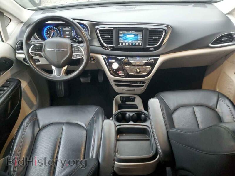 2020 Chrysler PACIFICA (VIN 2C4RC1BG7LR272621) — photo 8 of 13