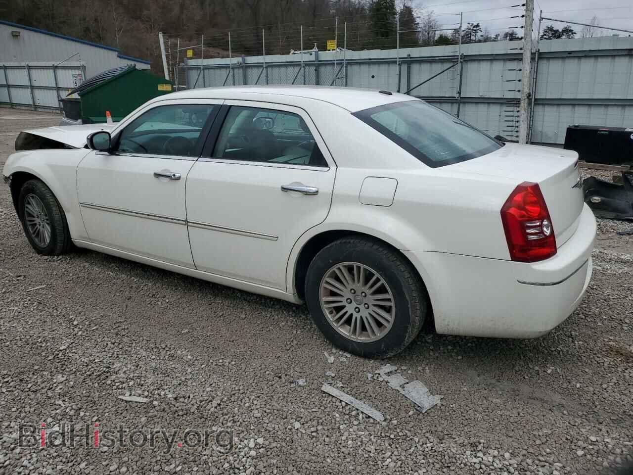 2010 CHRYSLER 300 - VIN: 2C3CA5CV1AH182694 - Фото 2