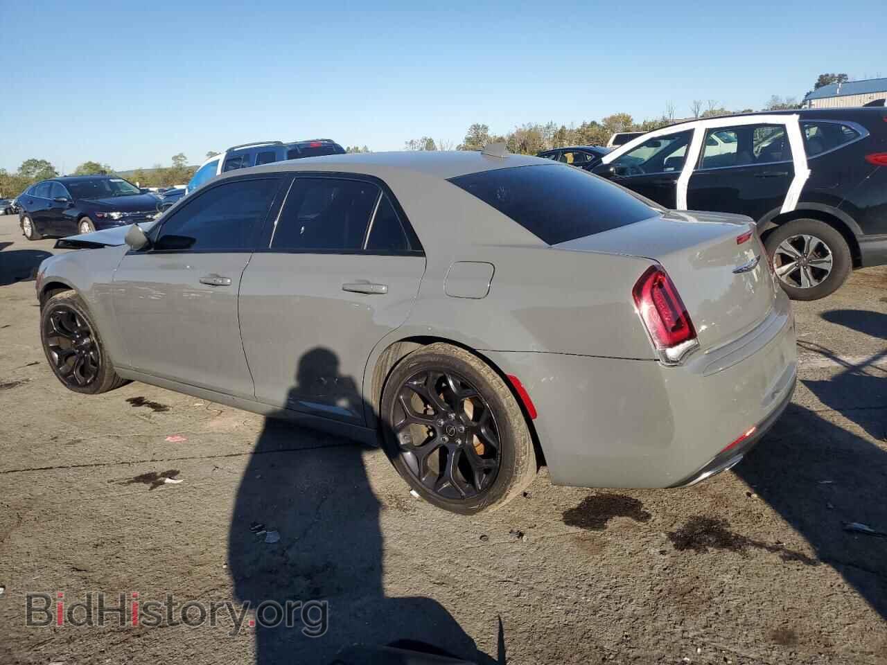 2019 CHRYSLER 300 - VIN: 2C3CCABG9KH625942 - Фото 2